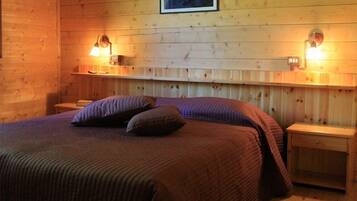 Standard Triple Room, Mountain View | Cribs/infant beds, free WiFi, bed sheets