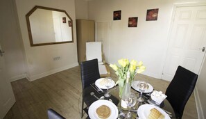Dining - RoomTel - Brook House (Selby)
