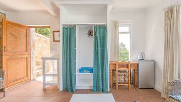 Classic Apartment, 1 Bedroom | 1 bedroom, laptop workspace, free WiFi, bed sheets