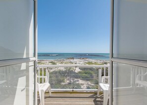 A balcony with a view of a beach and ocean. - The Beach Villa (Cape Town)