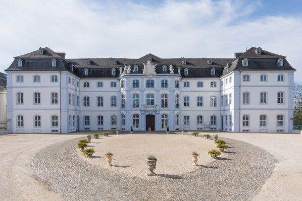 Mặt tiền nơi lưu trú