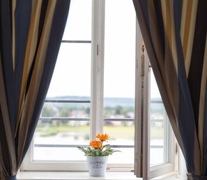 Phòng đôi tiện nghi đơn giản | Bộ đồ giường kháng dị ứng, màn/rèm cản sáng 