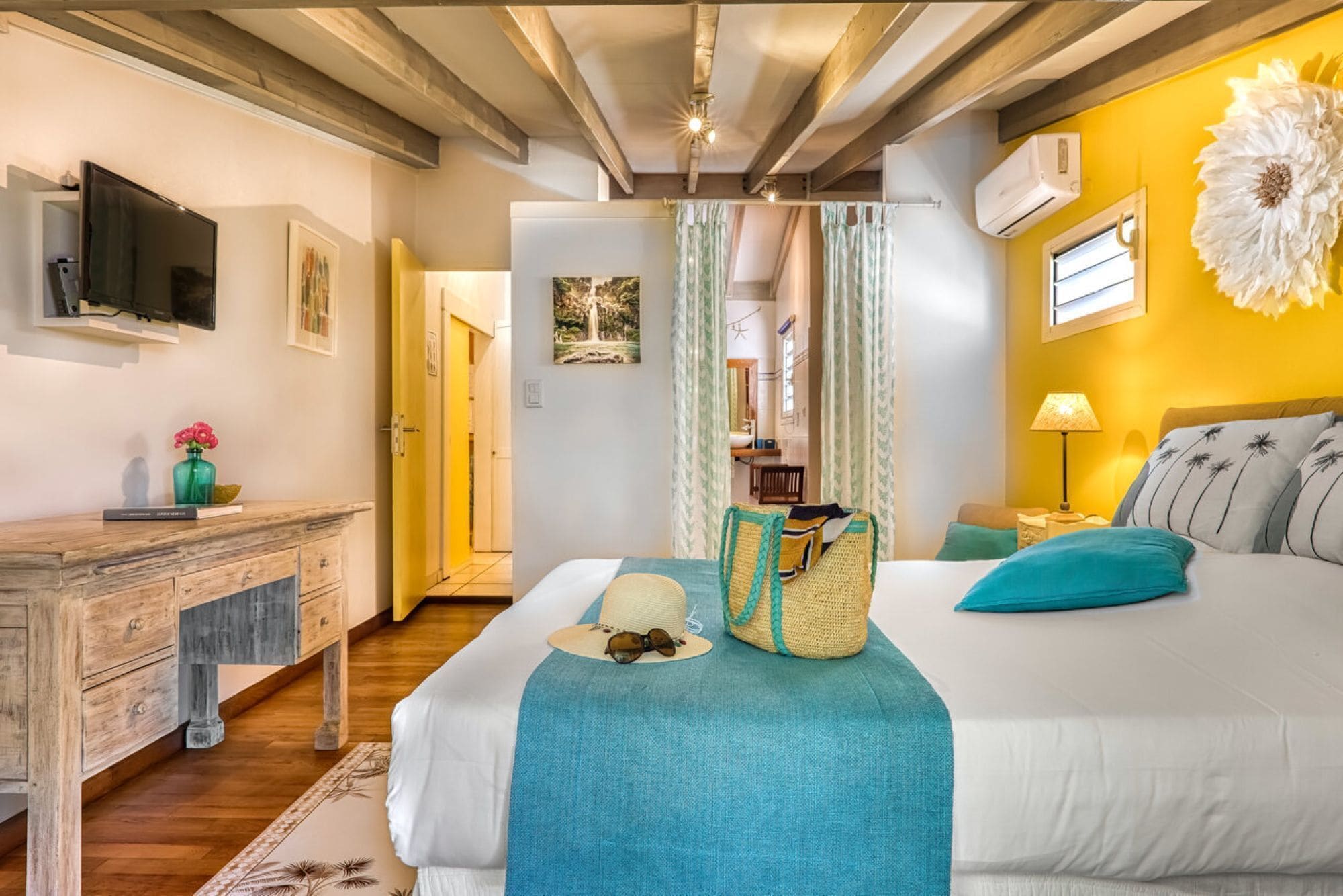 Habitación doble, baño privado, vistas al mar (Raisin De Mer) | 1 dormitorio, ropa de cama de alta calidad, minibar y caja fuerte