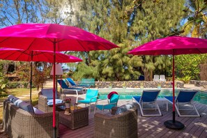 Outdoor pool, pool umbrellas, sun loungers