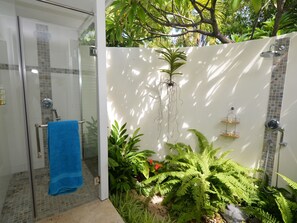 Double Room, Private Bathroom, Sea View (Badamier) | Bathroom | Free toiletries, hair dryer, towels, soap