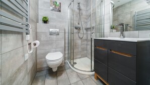 Studio (2 Orchid) | Bathroom | Shower, hair dryer, towels - Grace Apartments (Kraków)