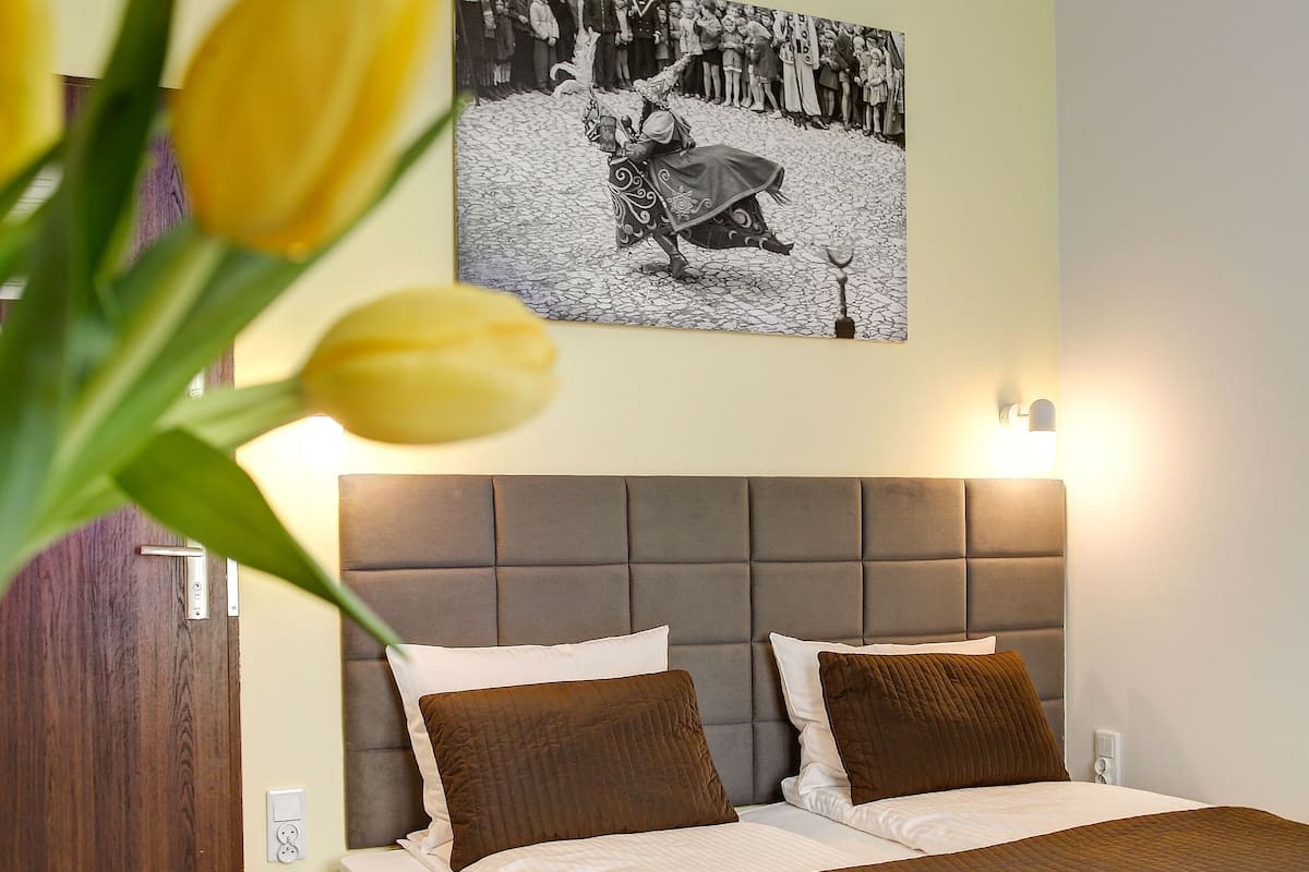 1 bedroom, iron/ironing board (on request), WiFi (free), bed sheets