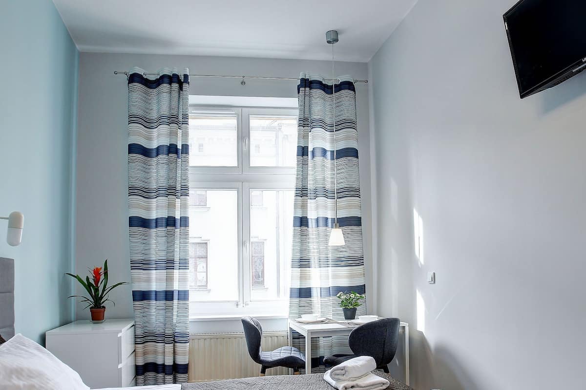 Studio (3 Bush Daisy) | 1 bedroom, iron/ironing board (on request), WiFi (free), bed sheets