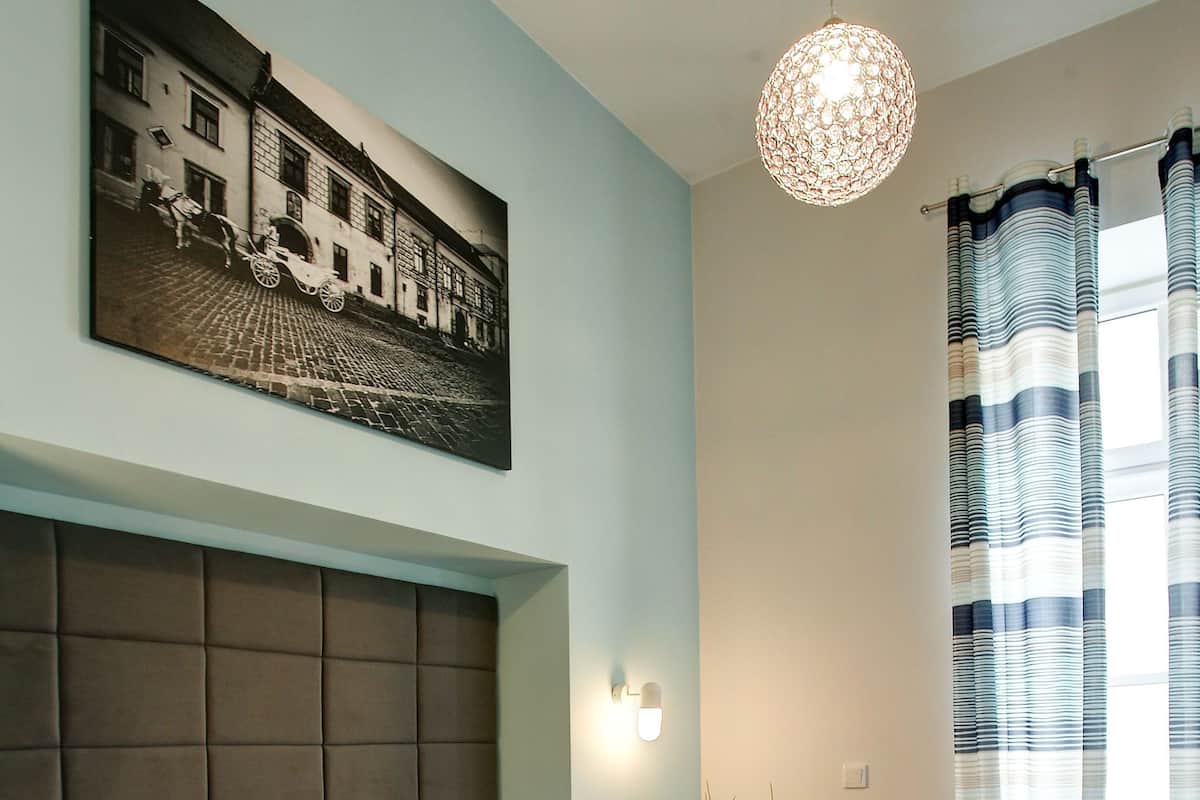 1 bedroom, iron/ironing board (on request), WiFi (free), bed sheets