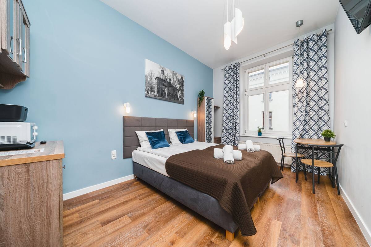 Studio (1 Hyacinth) | 1 bedroom, iron/ironing board (on request), WiFi (free), bed sheets