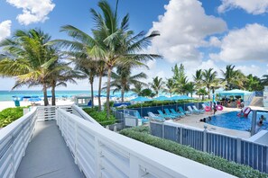 Outdoor pool - Marenas Beach Resort by FMM (Sunny Isles Beach)