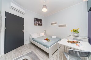 Iron/ironing board, free WiFi, bed sheets - K12 Apartments (Kraków)