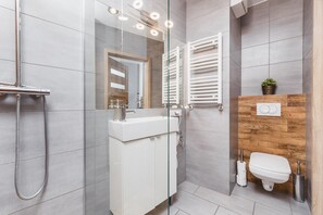 Estudio familiar (9 Hyacinth) | Baño | Ducha, artículos de higiene personal gratuitos y secador de pelo