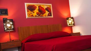 Minibar, una scrivania, letti aggiuntivi (a pagamento), Wi-Fi gratuito