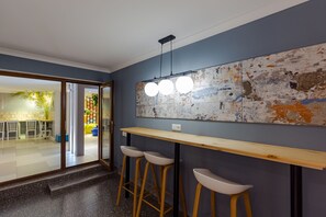 冰箱、微波炉（如有要求）