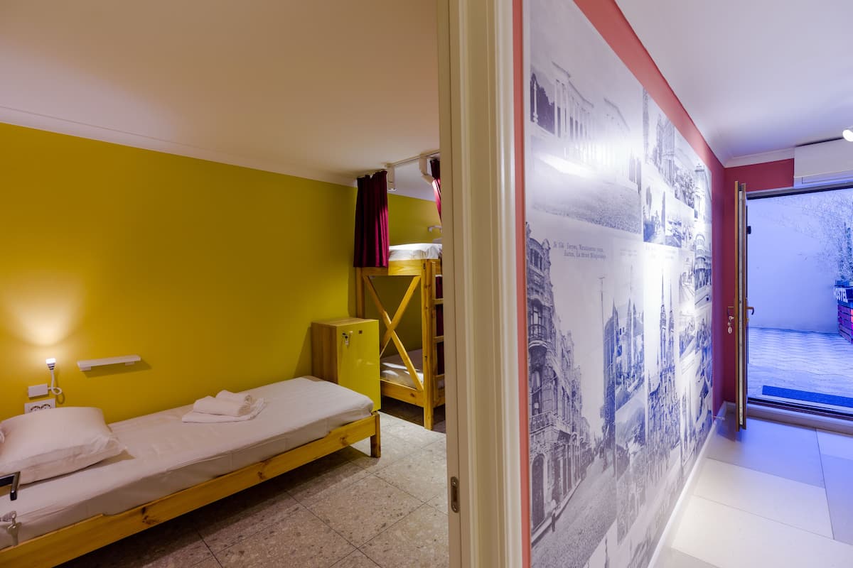 Shared Dormitory, Mixed Dorm (Room 2, 5-beds) | Living area