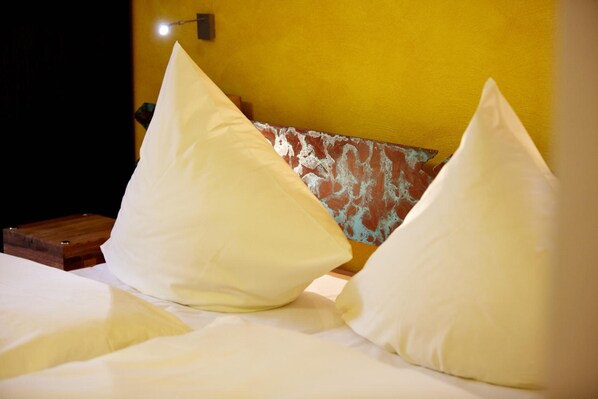 A bed with white bedding and two white pillows. - Residenz Schloss Engers (Neuwied)