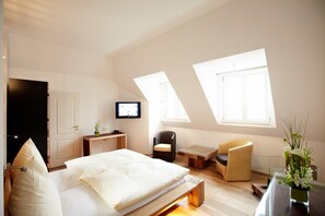 Hypo-allergenic bedding, minibar, in-room safe, desk - Residenz Schloss Engers (Neuwied)