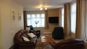 Flat-screen TV - Roomtel The Middle Bit (Brigg)