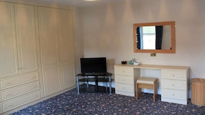 Roomtel The Middle Bit-Bedroom 3  | WiFi (free) - Roomtel The Middle Bit (Brigg)