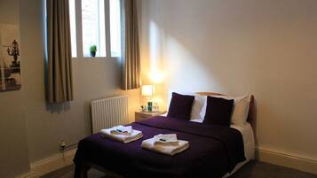 RoomTel Riverside Middle Bit-Bedroom 1 | Free WiFi