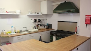 Electric kettle - Roomtel The Middle Bit (Brigg)