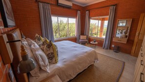 Egyptian cotton sheets, premium bedding, down comforters, pillowtop beds - Rockfig Lodge Madikwe (Ramotshere Moiloa)