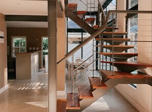 Pool Cottage | Living area | Flat-screen TV - Die Laan 40 (Stellenbosch)