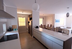 Basic Apartment, 2 Bedrooms | Private kitchen | Fridge, microwave, oven, stovetop