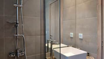 Premium Apartment, Sea View | Bathroom shower