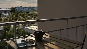 Habitación superior, vistas al jardín | Vistas del balcón