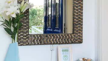 Classic Room, Garden View | In-room safe, desk, blackout drapes, soundproofing