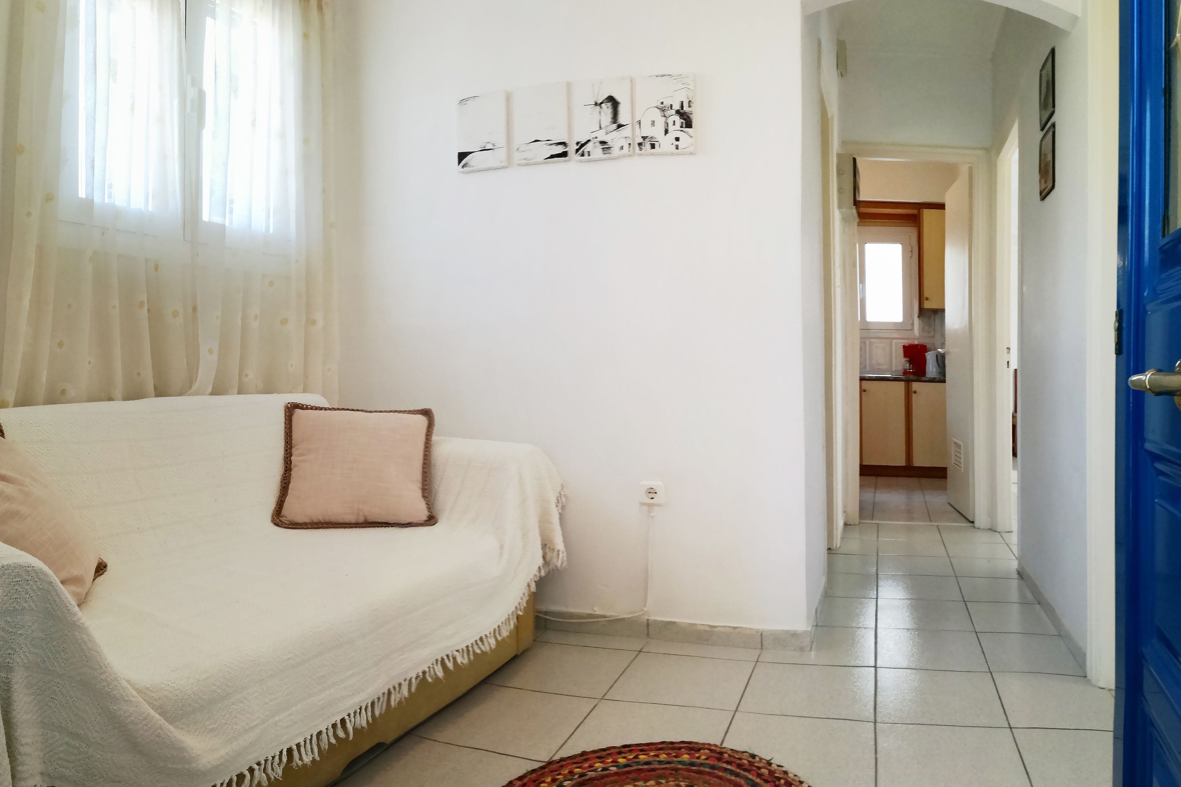 Un dormitorio con cama, mesita de noche y una obra de arte en la pared.