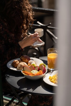 Outdoor dining - The Grey (Naples)