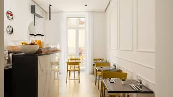 Tägliches nach Wunsch zubereitetes Frühstück (12 EUR pro Person)