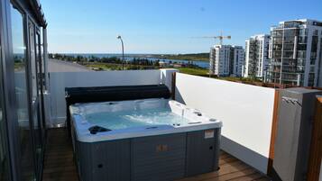 Departamento, 2 habitaciones, balcón | Tina de hidromasaje privada