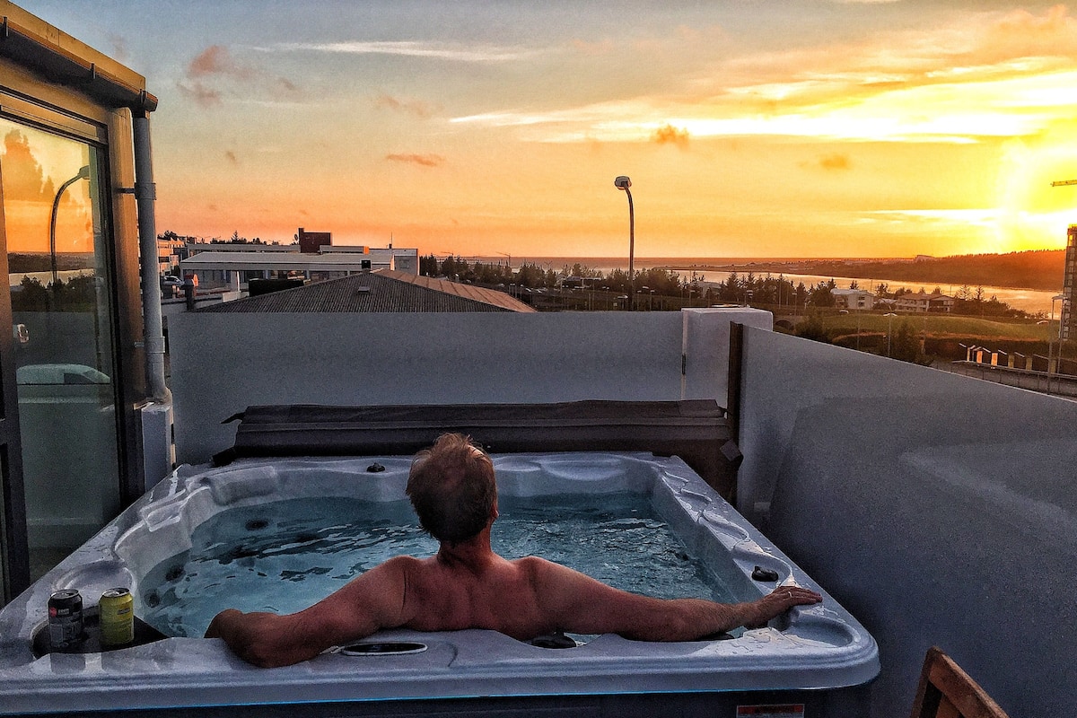 Apartment, 2 Bedrooms, Balcony | Private spa tub
