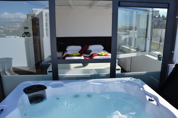 Apartment, 2 Bedrooms, Balcony | Private spa tub