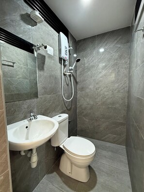 Apartment, 4 Bedrooms | Bathroom | Shower, hair dryer, towels, soap - Genting Ria Apartment by C&T (Genting Highlands)