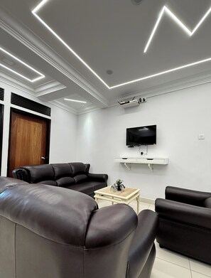 Leilighet, 4 soverom | Oppholdsområde | TV