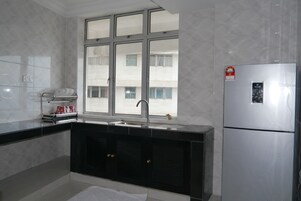 Apartment, 3 Bedrooms | Private kitchenette