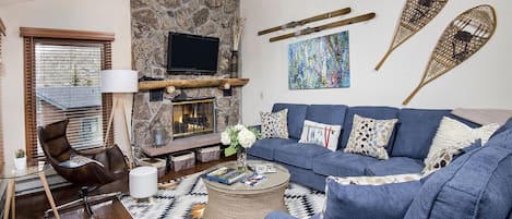 Condo, 3 Bedrooms | Living room