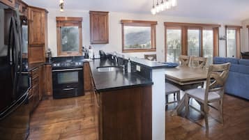 Refrigerador, microondas, horno, lavavajillas