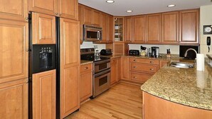 Stovetop, dishwasher, cookware/dishes/utensils - Beachside Tns 1869 (Hilton Head Island)