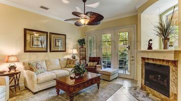 Condo, 2 Bedrooms | Living area