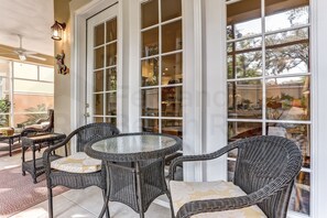 Condo, 2 phòng ngủ | Khu ẩm thực ngoài trời