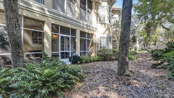 Condo, 2 Bedrooms | Exterior