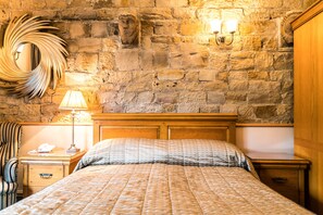 Superior Double Room | 1 bedroom, iron/ironing board, cribs/infant beds, free WiFi - The Mews (Ossett)