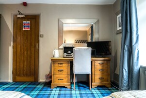 1 habitación, tabla de planchar con plancha, cunas y wifi gratis