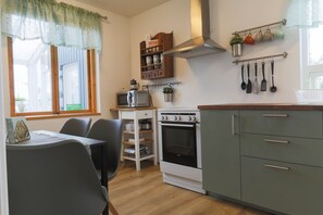 Apartemen, 2 kamar tidur | Dapur pribadi | Lemari es, microwave, oven, dan kompor